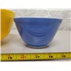 Image 3 : 2 Pyrex Blue + Yellow