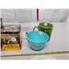 Image 5 : Vintage mix - mugs,bowls,tins