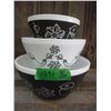 Image 1 : Set of 3 'vintage charm' mixing bowls inspired by Pyrex