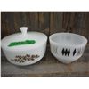 Image 1 : 2 milk glass bowls, one lidded