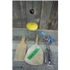 Image 1 : Kitchen tools, hand beater etc