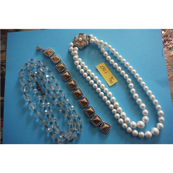 3 pieces vintage jewellery