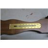 Image 5 : Beautiful Wood Base Thermometer/Barometer Combo