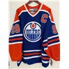 Image 2 : WAYNE GRETZKY SIGNED OILERS JERSEY (FRAMEWORTH HOLO)