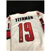 Image 2 : STEVE YZERMAN SIGNED TEAM CANADA JERSEY w/ HOLO