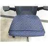 Image 20 : Round Black Table w/ 4 Haworth Rolling Office Armchairs (Contents not included)