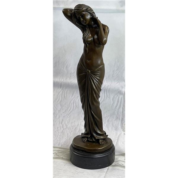 Aldo Vitaleh Emphasizes The Art & Beauty of a Woman Bronze