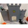 Image 5 : Miniature medieval castle pieces (plastic)
