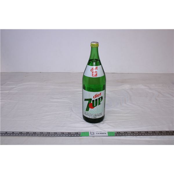 Vintage Diet 7UP bottle - FULL