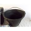 Image 3 : (3) Rubber pails (heavy) + paint roller handles