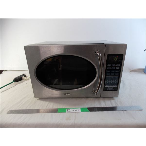 RCA 770 Watt microwave - appears working