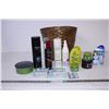 Image 1 : Basket with shampoo and various toiletries