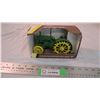 Image 1 : John Deere model BR 1935 tractor 1:16 (in box)