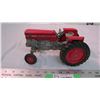 Image 3 : ERTL Massey Ferguson 175 Diesel tractor 1:16 (no box)