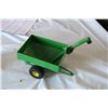 Image 4 : John Deere green auger grain wagon
