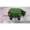 Image 5 : ERTL John Deere Silage Wagon - 12" total length