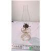 Image 1 : Clear oil finger lamp with chimney (Victorian)