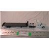 Image 2 : ERTL John Deere semi trailer 12" long