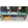 Image 7 : Tin Play house with accessories - 30" long