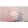 Image 3 : 5" Tall Milk Glass vase - Hobnail