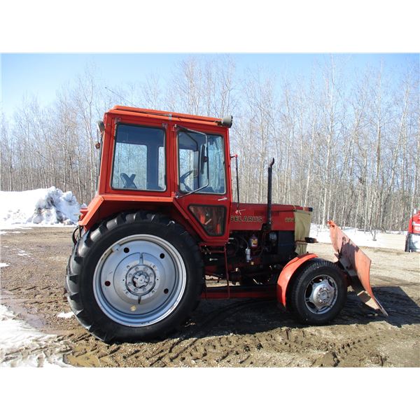 1980 Belarus 820 Tractor front wheel assist 1683 hours 3 point Hitch 540PTO - Serial # 061652 with b