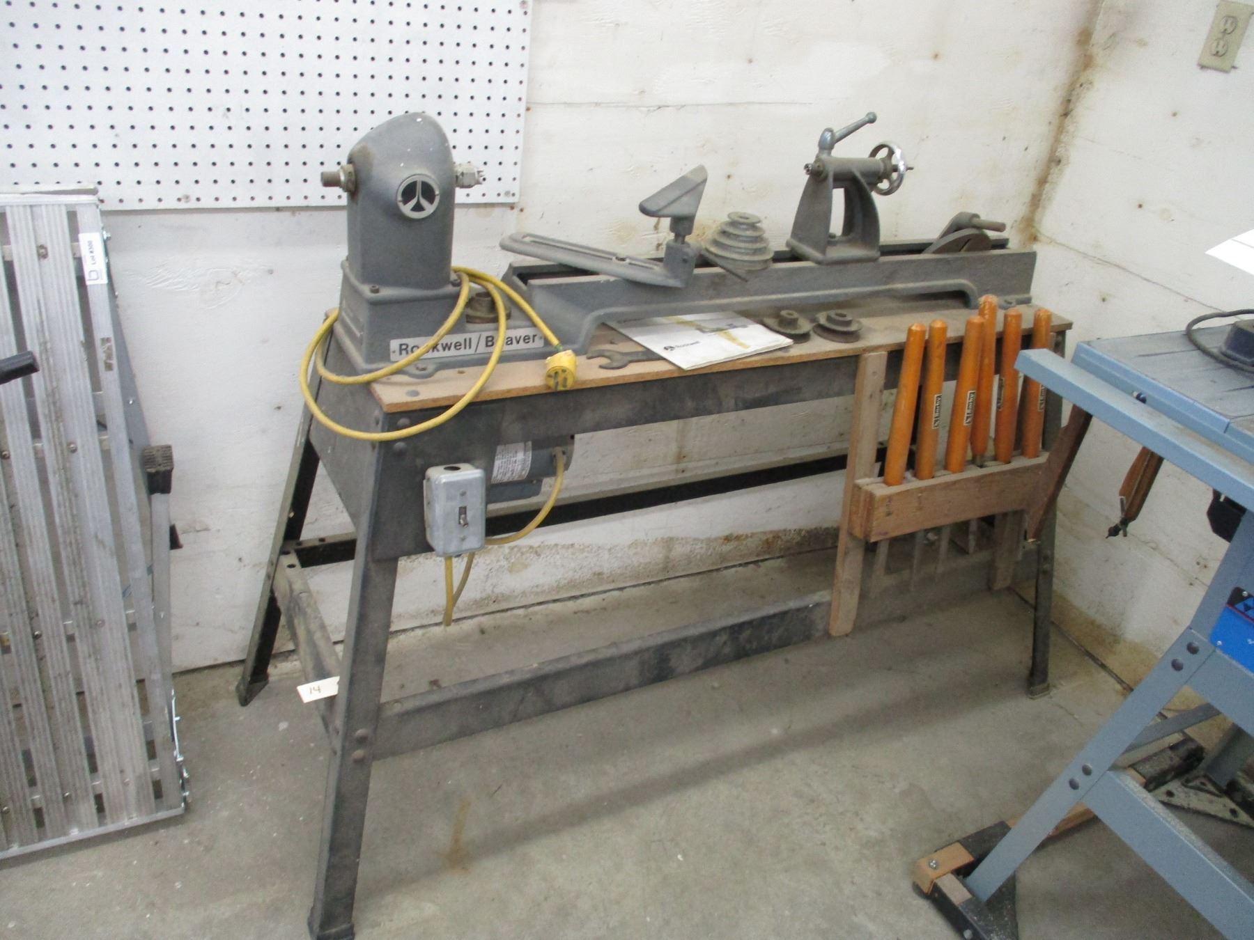 Rockwell Beaver Wood Lathe with chisels (working)