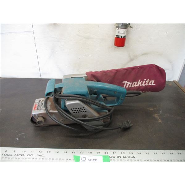 Makita Belt Sander (working)
