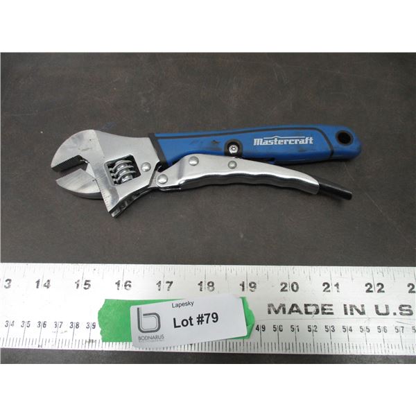 Locking crescent wrench