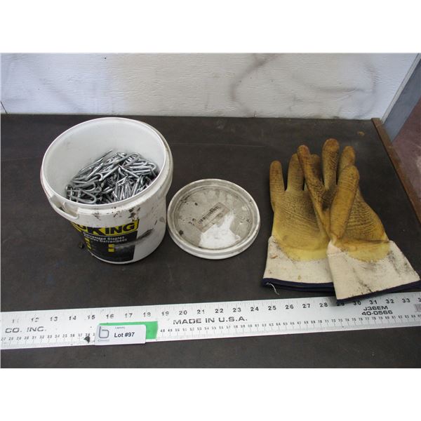 Bucket of Barbed galvanized staples -1.5" + rubber gloves