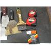 Image 3 : Scrapers, measuring tapes, misc