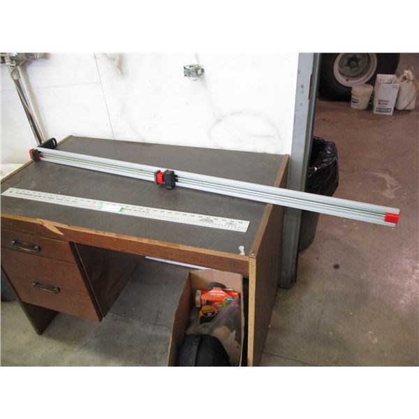 Adjustable cutting guide