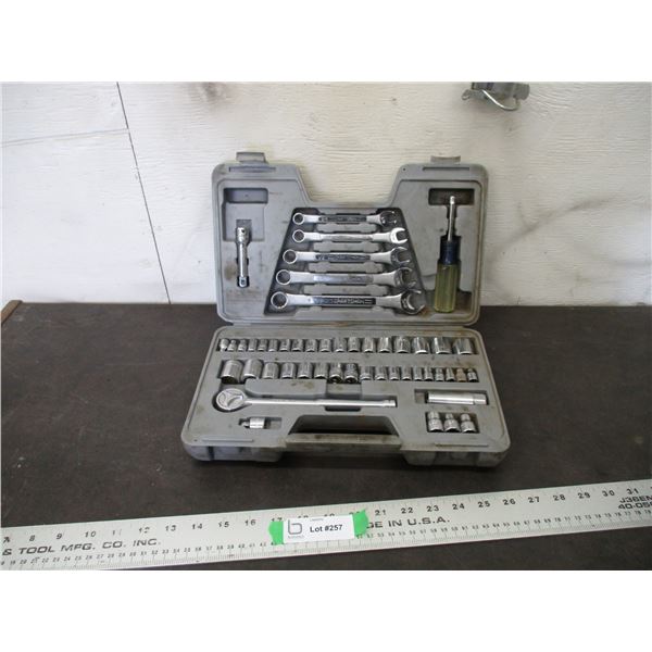 Craftsman 3/8 ratchet + socket set in case