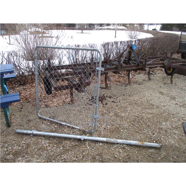 Metal gate (44" wide)