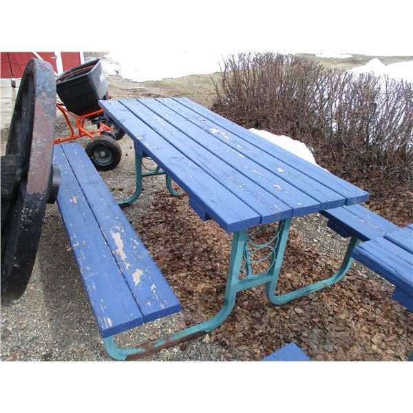 Metal/Wood Picnic table - 72" long