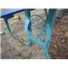 Image 5 : Metal/Wood Picnic table - 72" long