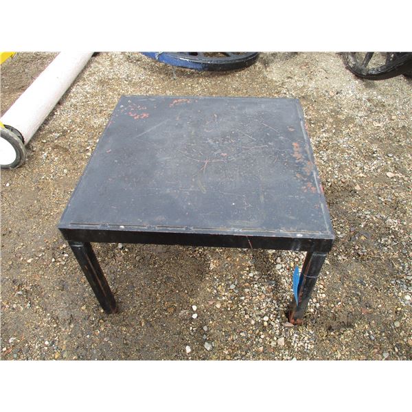 Metal Table - 27x27 19" tall