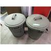 Image 1 : (2) Garbage cans with lids