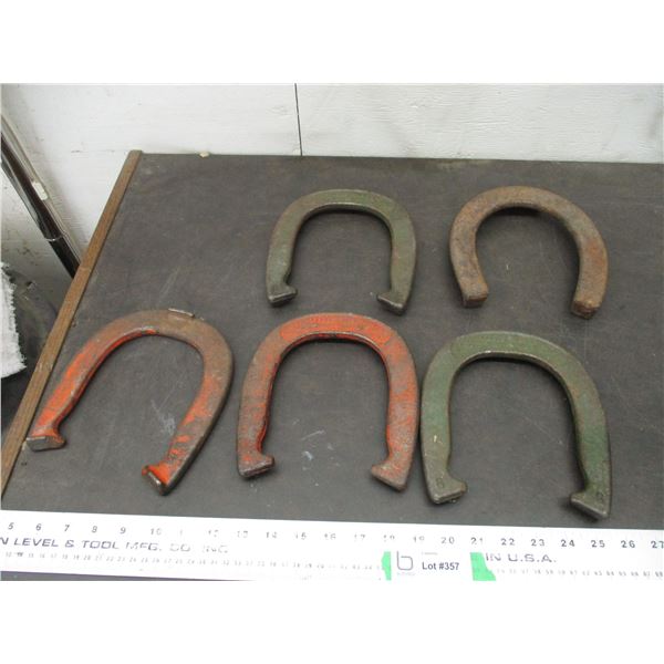 (5) horse shoes