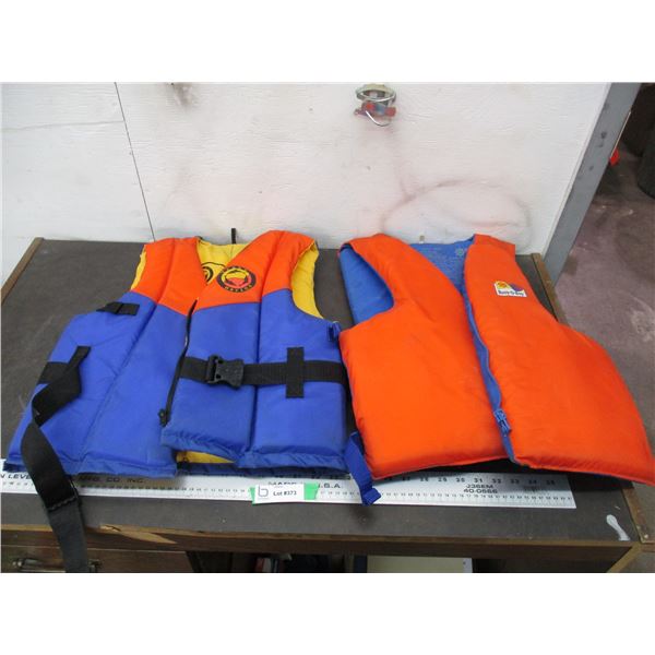 (2) life jackets - medium