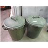 Image 1 : (2) Garbage cans with lids