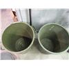 Image 2 : (2) Garbage cans with lids