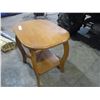 Image 3 : small wooden end table - 22x16x20