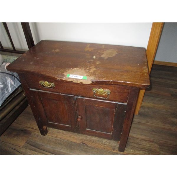 Vintage 3 drawer dresser - 30x16 x27