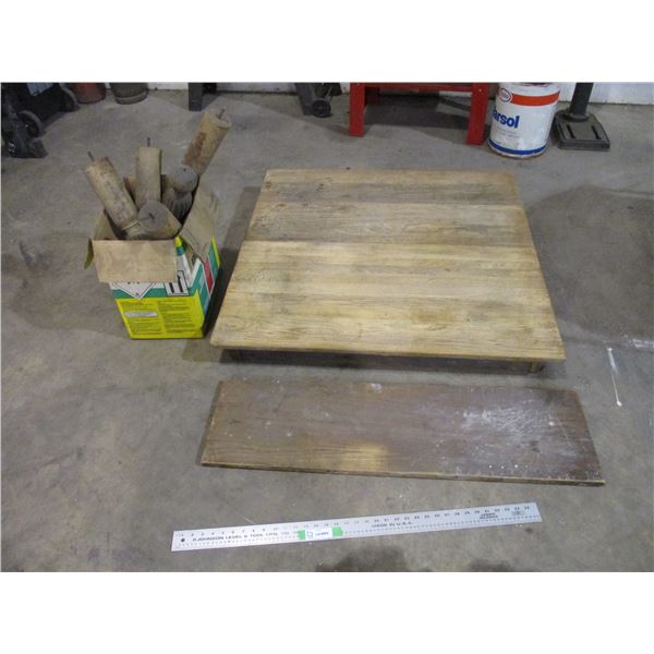 Wooden table with (5) legs + extra leaf - 42x42