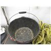 Image 2 : Enamel pot with rope block + tackle - 15" round