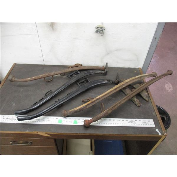 (2) Sets of horse haynes with 1 extra