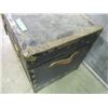 Image 4 : vintage trunk