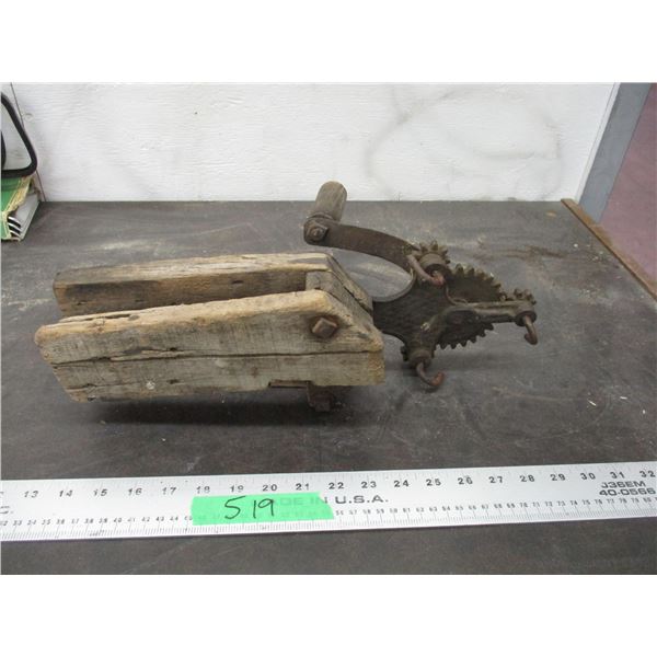 1909 3-hook rope maker - 34x17