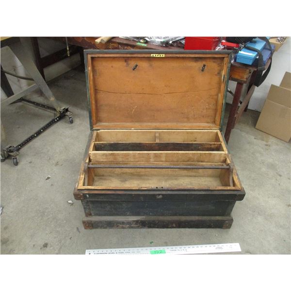 Vintage carpenters trunk - 36x21 (wooden)