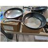 Image 6 : Lot of 3 Assorted Frying Pans & 1 small Baking Pan